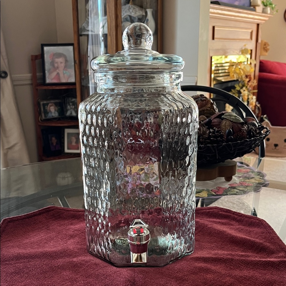 Clear Glass Beverage Dispenser with Lid and Spigot